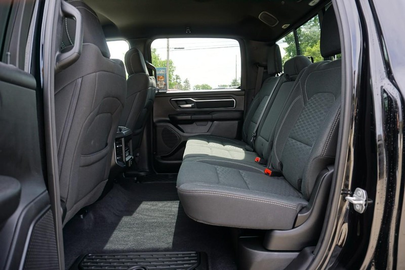 Ram 1500 Vehicle Full-screen Gallery Image 29