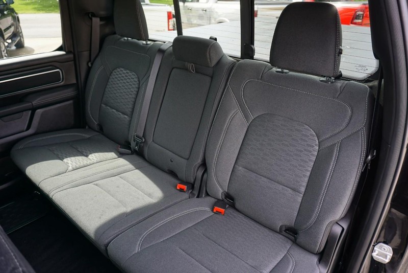 Ram 1500 Vehicle Full-screen Gallery Image 30