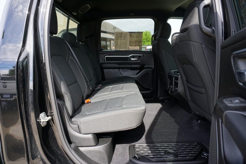 Ram 1500 Vehicle Full-screen Gallery Image 31
