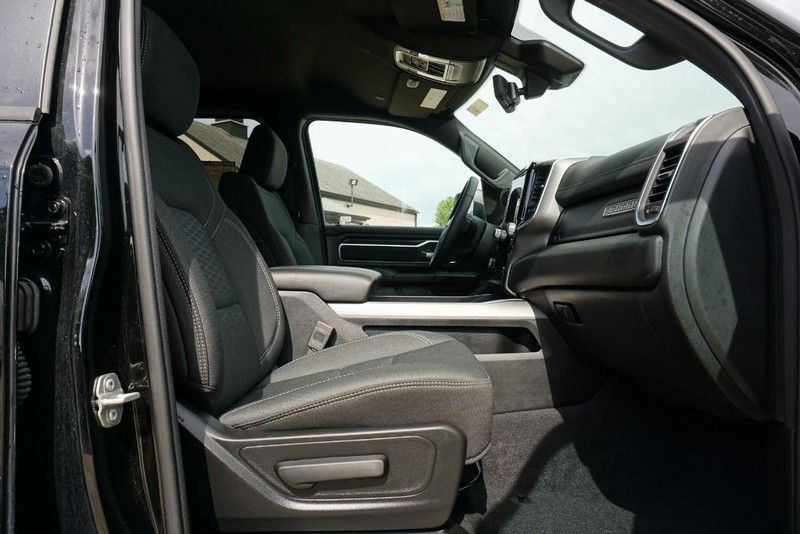 Ram 1500 Vehicle Full-screen Gallery Image 33