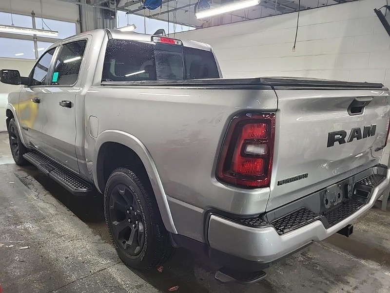 Ram 1500 Vehicle Full-screen Gallery Image 02