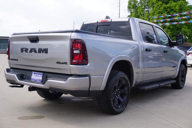 Ram 1500 Vehicle Full-screen Gallery Image 03