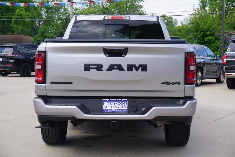 Ram 1500 Vehicle Full-screen Gallery Image 04