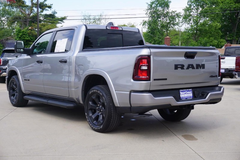 Ram 1500 Vehicle Full-screen Gallery Image 05