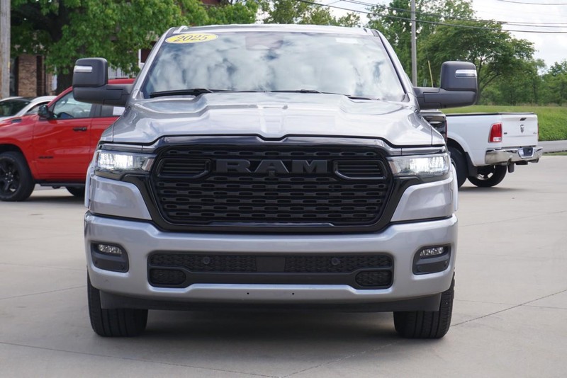 Ram 1500 Vehicle Full-screen Gallery Image 08