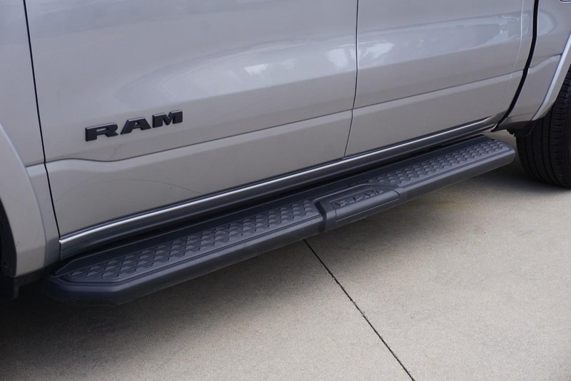 Ram 1500 Vehicle Full-screen Gallery Image 14