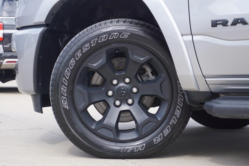 Ram 1500 Vehicle Full-screen Gallery Image 16
