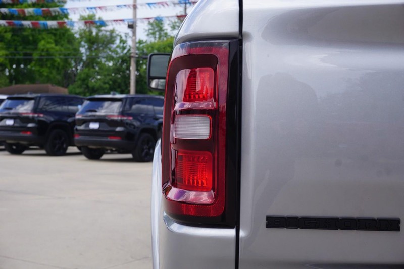 Ram 1500 Vehicle Full-screen Gallery Image 20