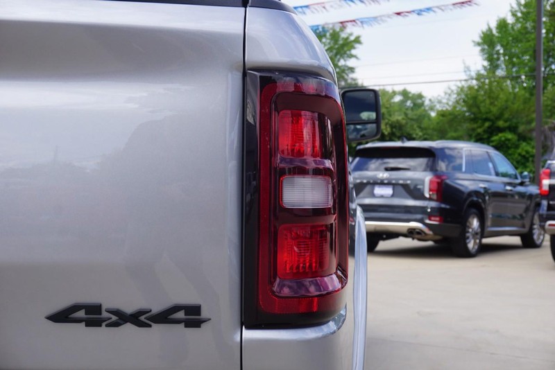 Ram 1500 Vehicle Full-screen Gallery Image 21