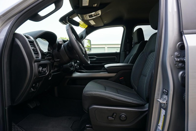 Ram 1500 Vehicle Full-screen Gallery Image 26