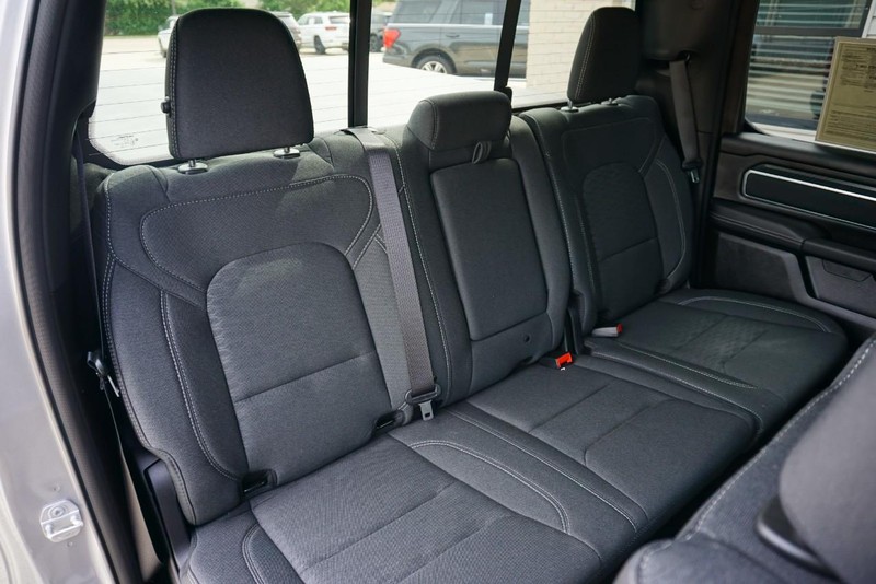 Ram 1500 Vehicle Full-screen Gallery Image 32