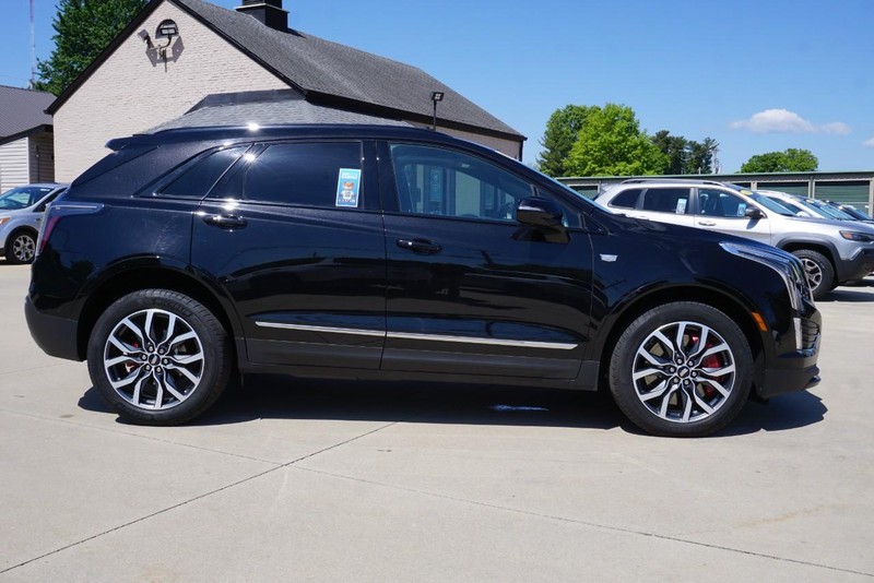 Cadillac XT5 Vehicle Full-screen Gallery Image 02