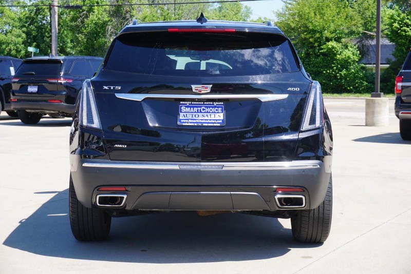 Cadillac XT5 Vehicle Full-screen Gallery Image 04