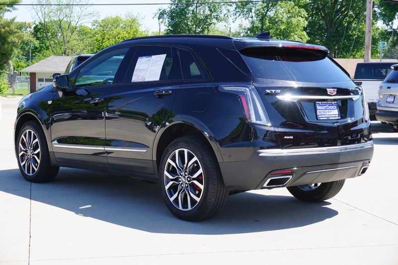 Cadillac XT5 Vehicle Full-screen Gallery Image 05
