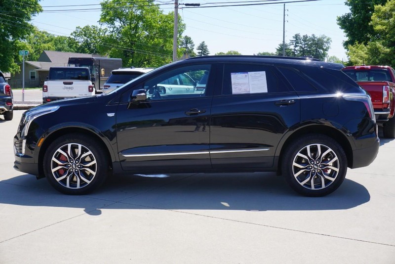 Cadillac XT5 Vehicle Full-screen Gallery Image 06