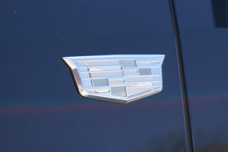 Cadillac XT5 Vehicle Full-screen Gallery Image 12