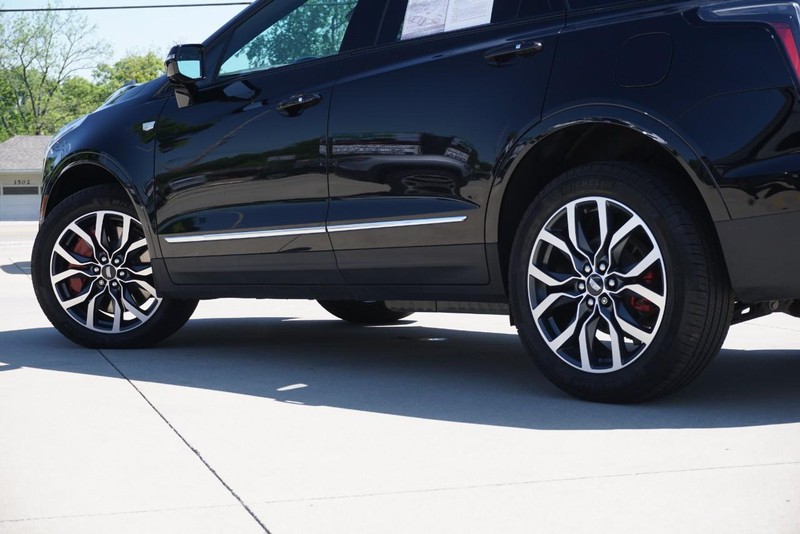 Cadillac XT5 Vehicle Full-screen Gallery Image 14
