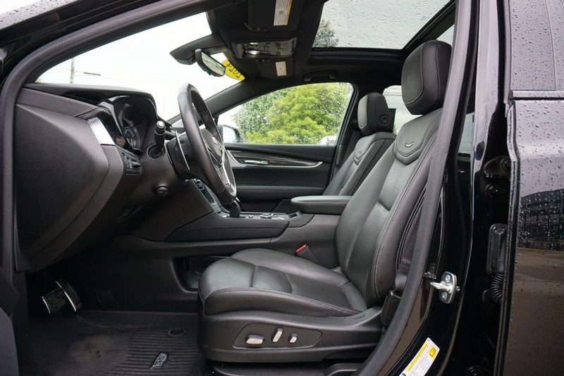 Cadillac XT5 Vehicle Full-screen Gallery Image 23