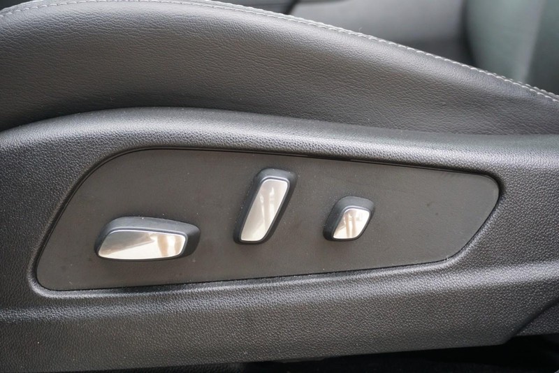 Cadillac XT5 Vehicle Full-screen Gallery Image 24