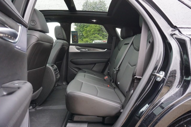 Cadillac XT5 Vehicle Full-screen Gallery Image 26