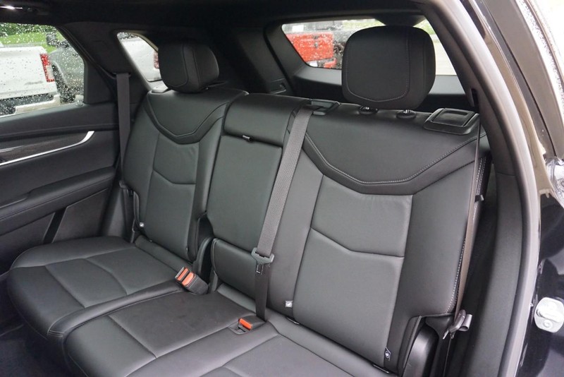 Cadillac XT5 Vehicle Full-screen Gallery Image 27