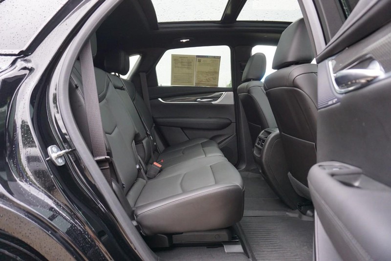 Cadillac XT5 Vehicle Full-screen Gallery Image 28