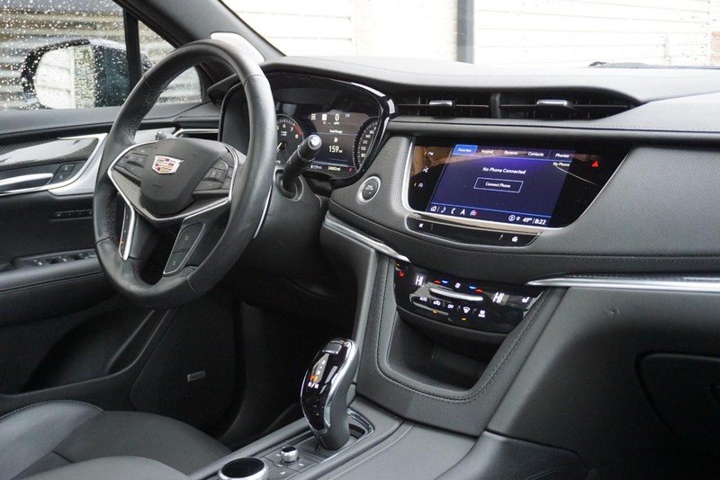 Cadillac XT5 Vehicle Full-screen Gallery Image 36