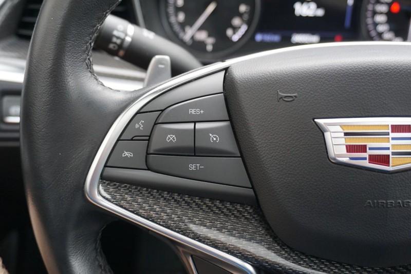 Cadillac XT5 Vehicle Full-screen Gallery Image 39