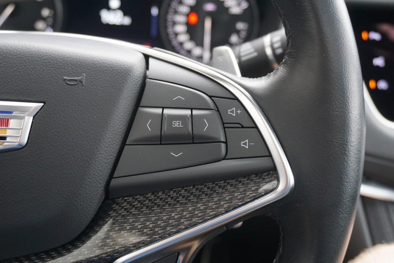 Cadillac XT5 Vehicle Full-screen Gallery Image 40