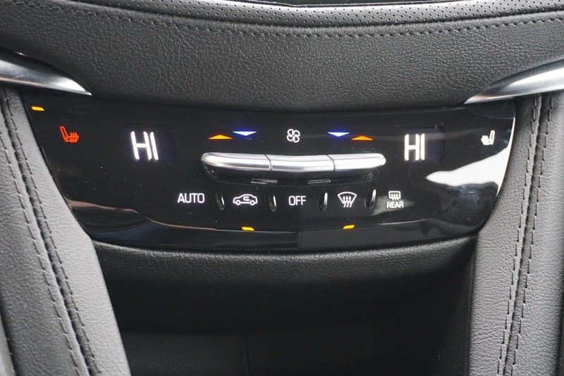 Cadillac XT5 Vehicle Full-screen Gallery Image 48