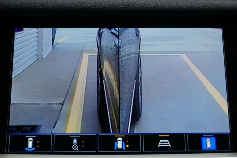 Cadillac XT5 Vehicle Full-screen Gallery Image 60