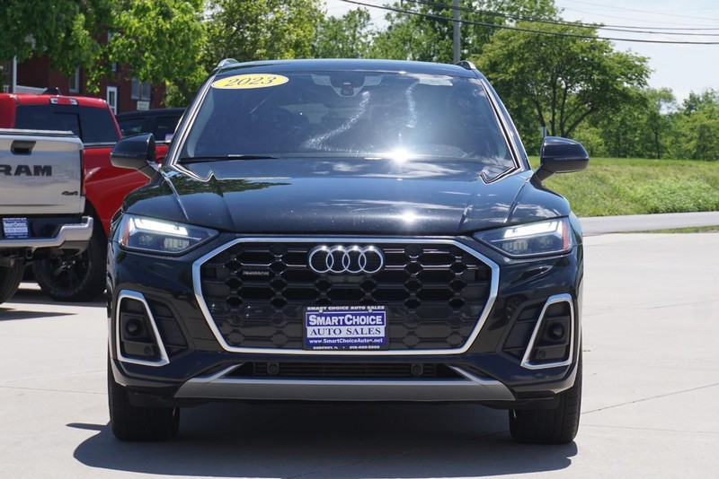 Audi Q5 Vehicle Full-screen Gallery Image 08
