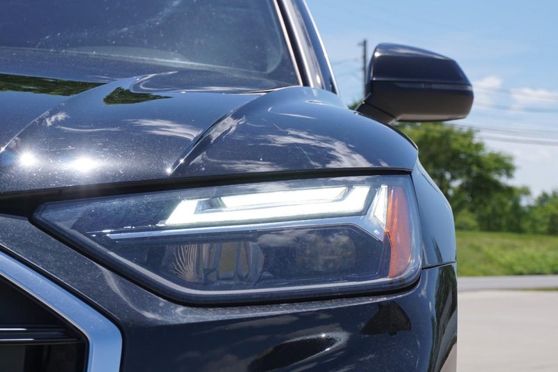 Audi Q5 Vehicle Full-screen Gallery Image 10