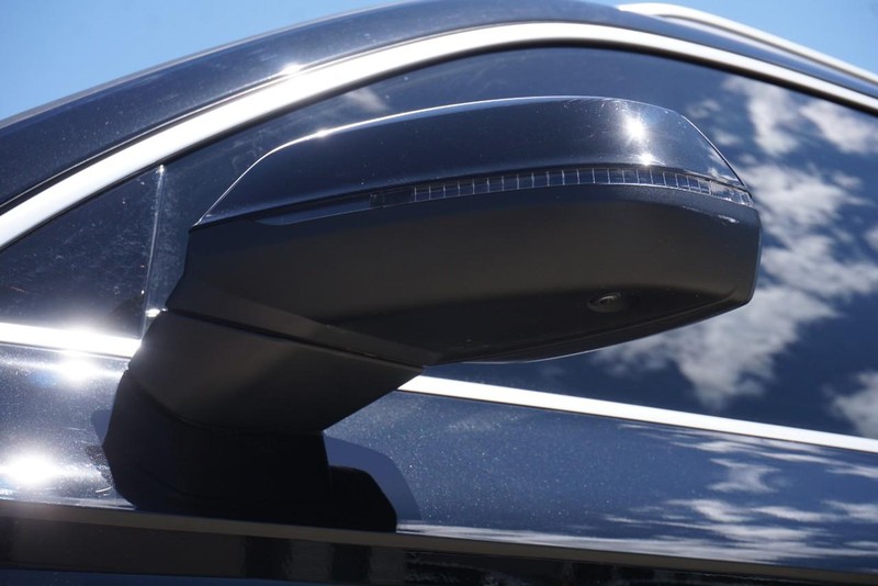 Audi Q5 Vehicle Full-screen Gallery Image 14