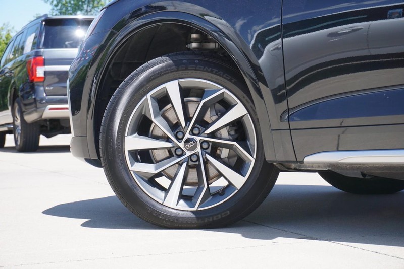 Audi Q5 Vehicle Full-screen Gallery Image 16
