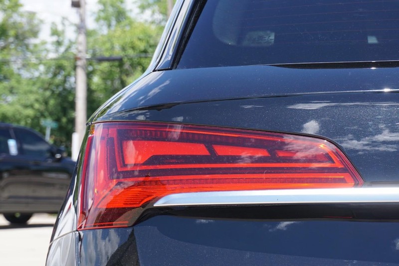 Audi Q5 Vehicle Full-screen Gallery Image 18