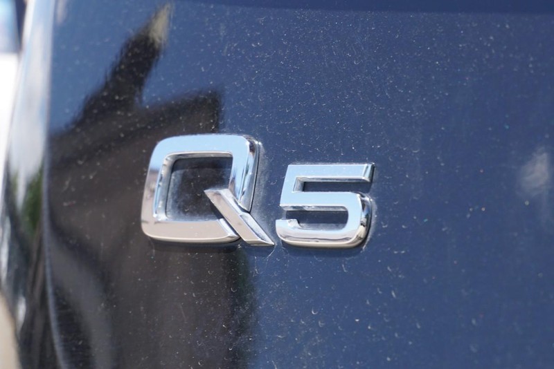 Audi Q5 Vehicle Full-screen Gallery Image 20