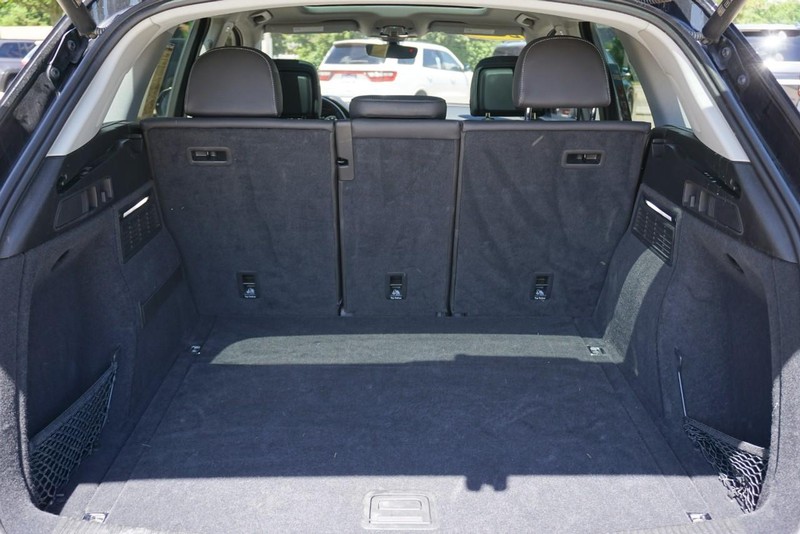Audi Q5 Vehicle Full-screen Gallery Image 22