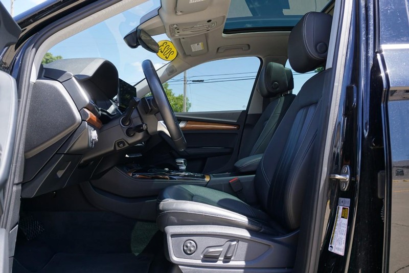 Audi Q5 Vehicle Full-screen Gallery Image 23