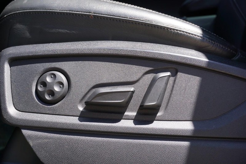 Audi Q5 Vehicle Full-screen Gallery Image 24