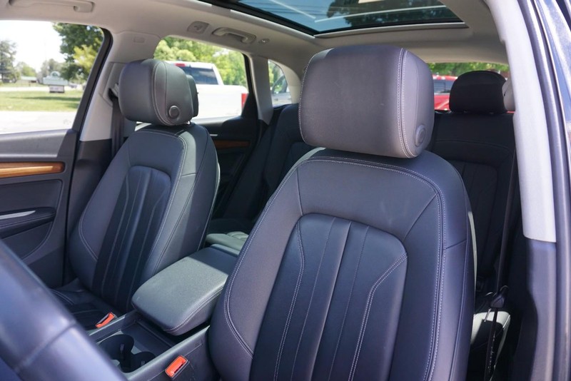 Audi Q5 Vehicle Full-screen Gallery Image 25