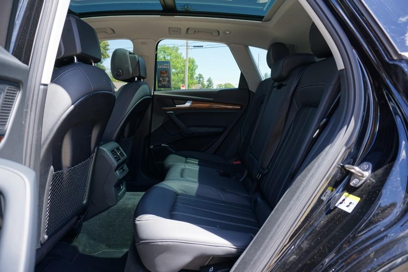 Audi Q5 Vehicle Full-screen Gallery Image 26