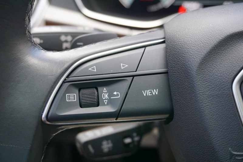 Audi Q5 Vehicle Full-screen Gallery Image 39