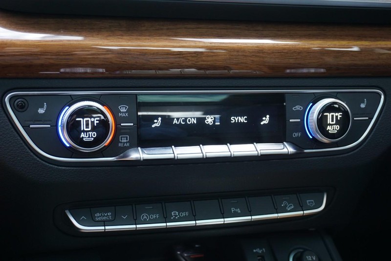Audi Q5 Vehicle Full-screen Gallery Image 47