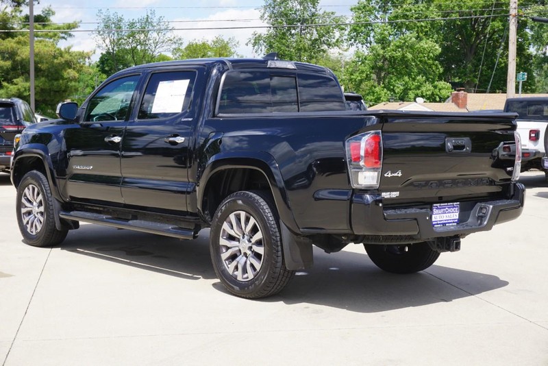 Toyota Tacoma 4WD Vehicle Full-screen Gallery Image 05
