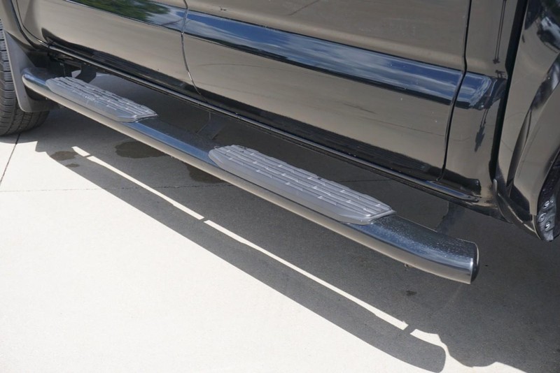 Toyota Tacoma 4WD Vehicle Full-screen Gallery Image 16