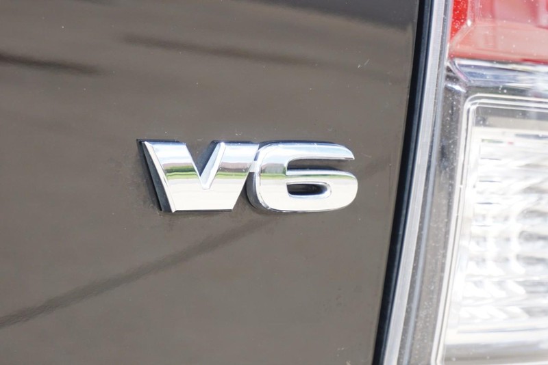 Toyota Tacoma 4WD Vehicle Full-screen Gallery Image 23
