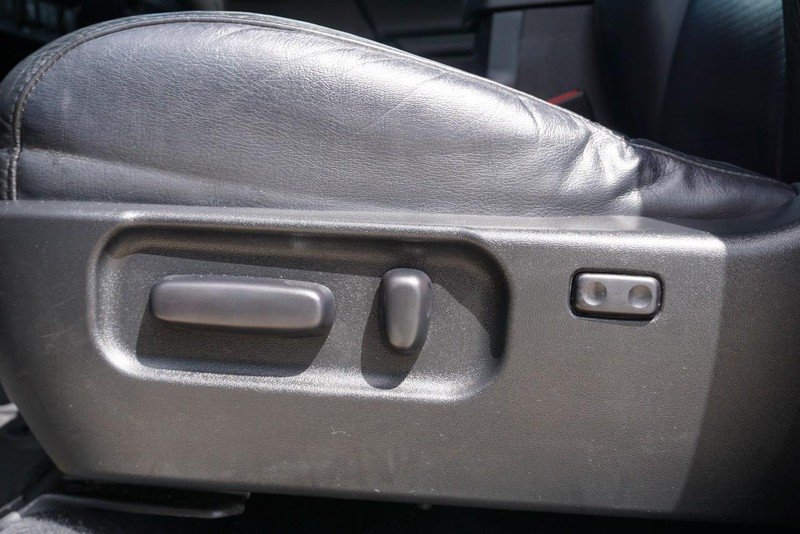 Toyota Tacoma 4WD Vehicle Full-screen Gallery Image 27