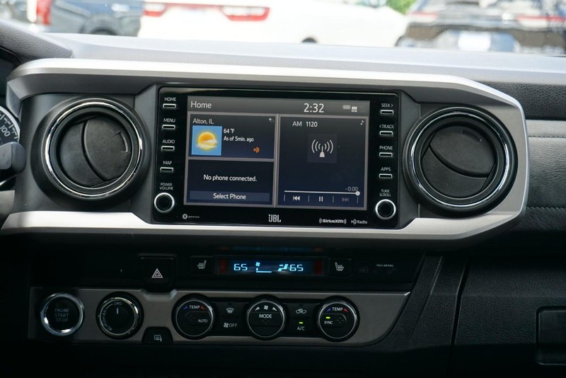 Toyota Tacoma 4WD Vehicle Full-screen Gallery Image 37