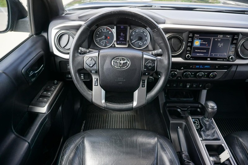Toyota Tacoma 4WD Vehicle Full-screen Gallery Image 40